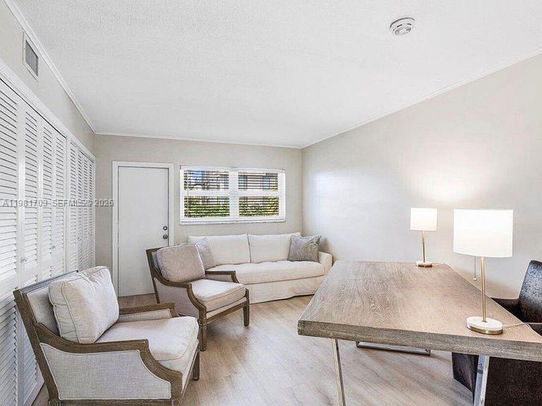 ISLAND HOUSE EAST CONDO - Residential