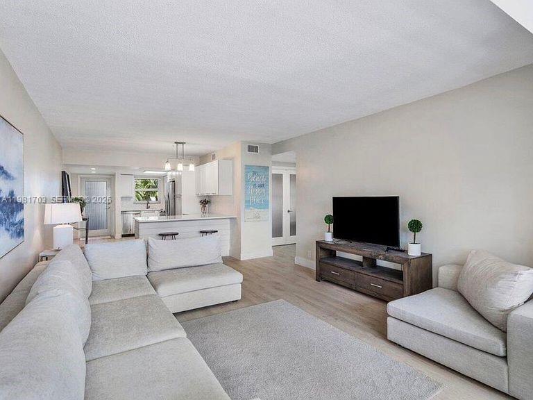 ISLAND HOUSE EAST CONDO - Residential