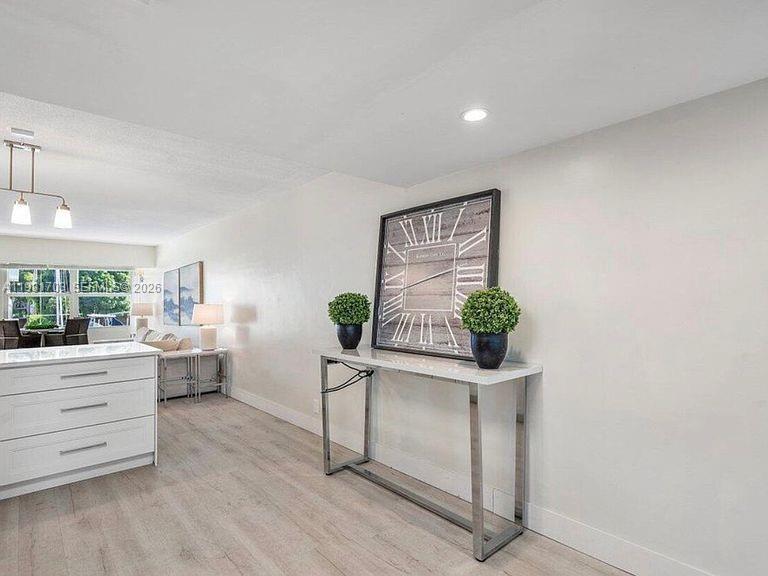 ISLAND HOUSE EAST CONDO - Residential