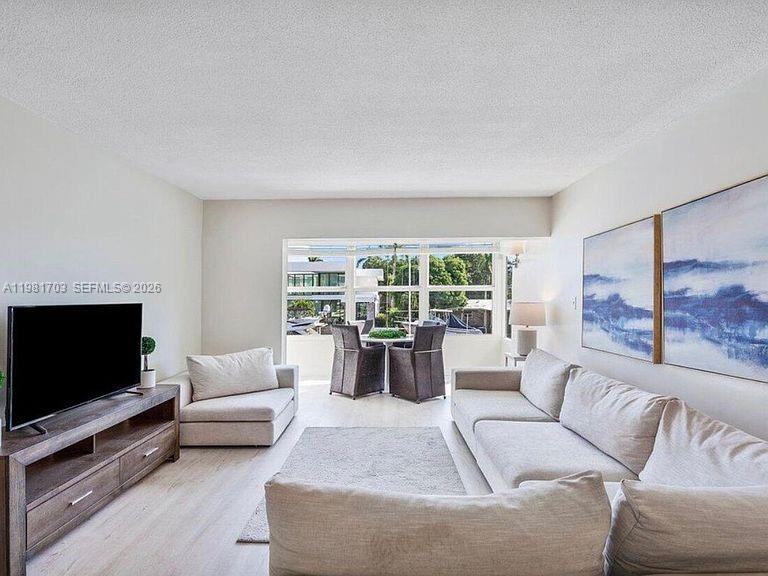 ISLAND HOUSE EAST CONDO - Residential