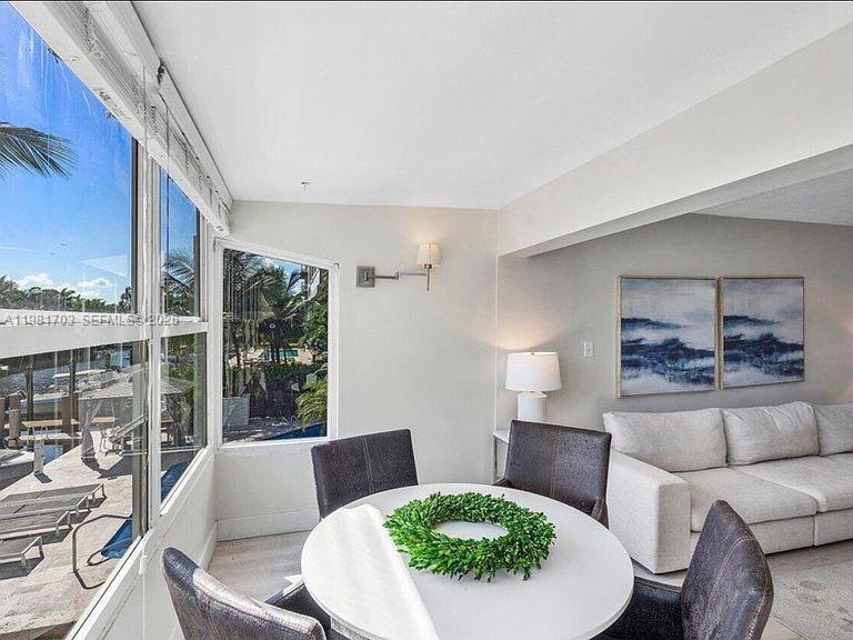 ISLAND HOUSE EAST CONDO - Residential