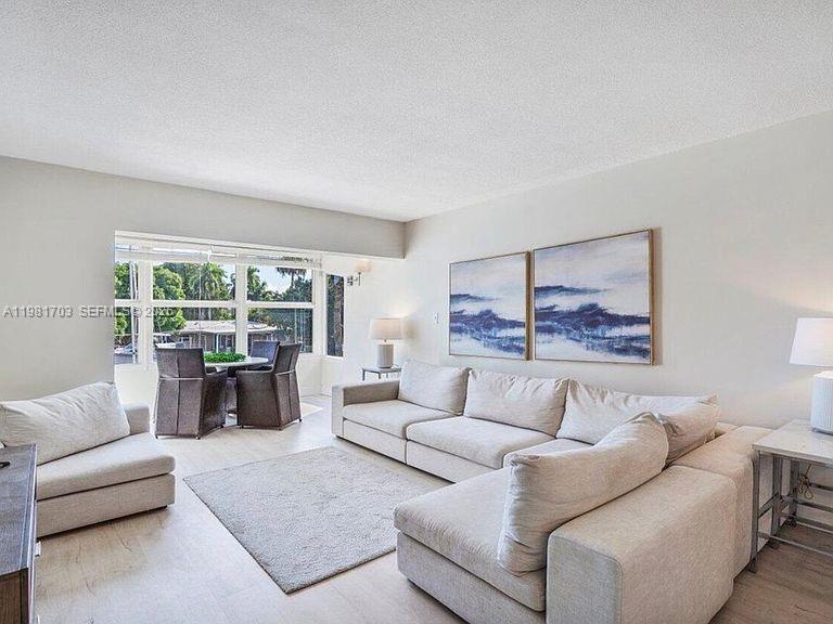 ISLAND HOUSE EAST CONDO - Residential