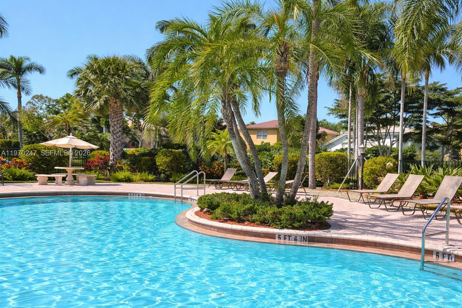 SYMPHONY BAY - Residential