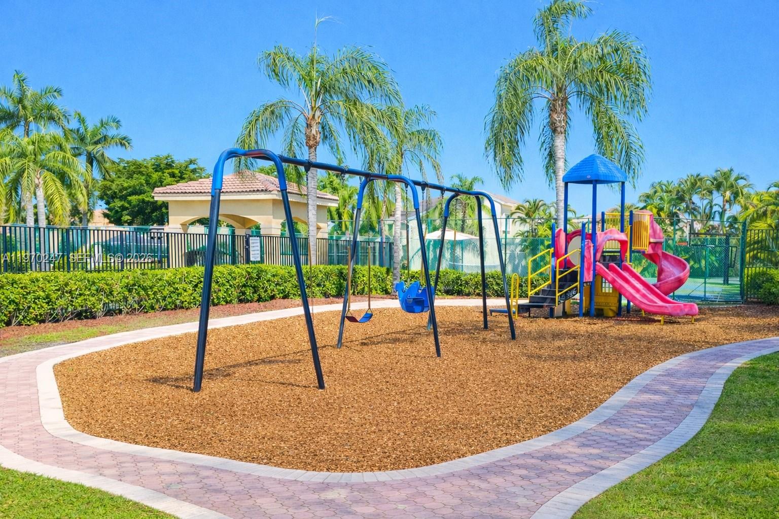 SYMPHONY BAY - Residential