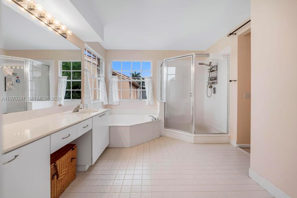 SYMPHONY BAY - Residential