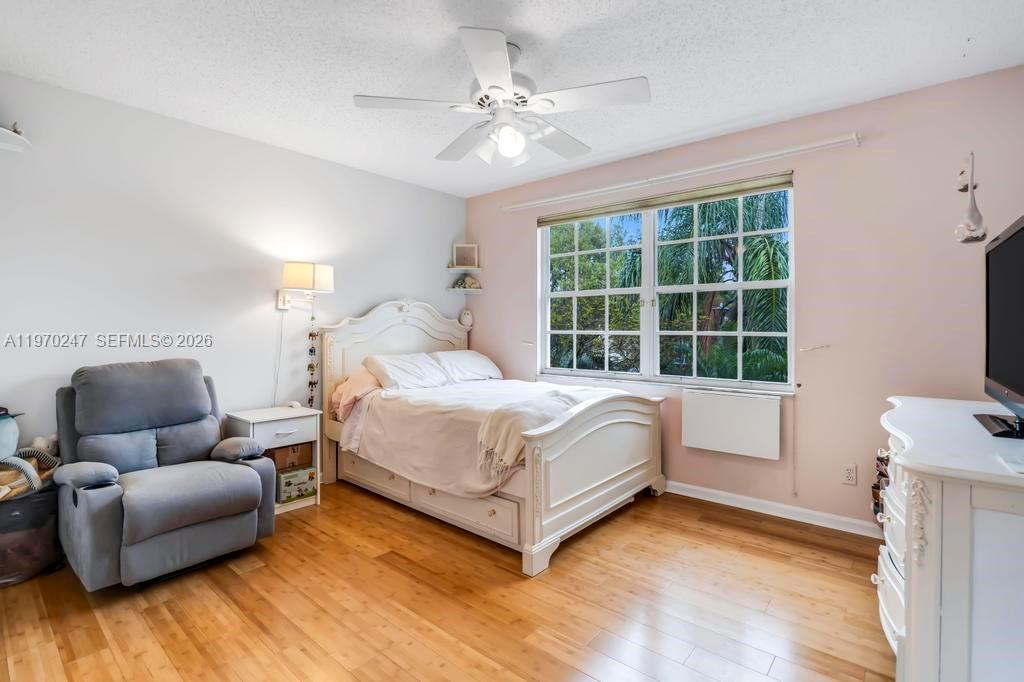 SYMPHONY BAY - Residential