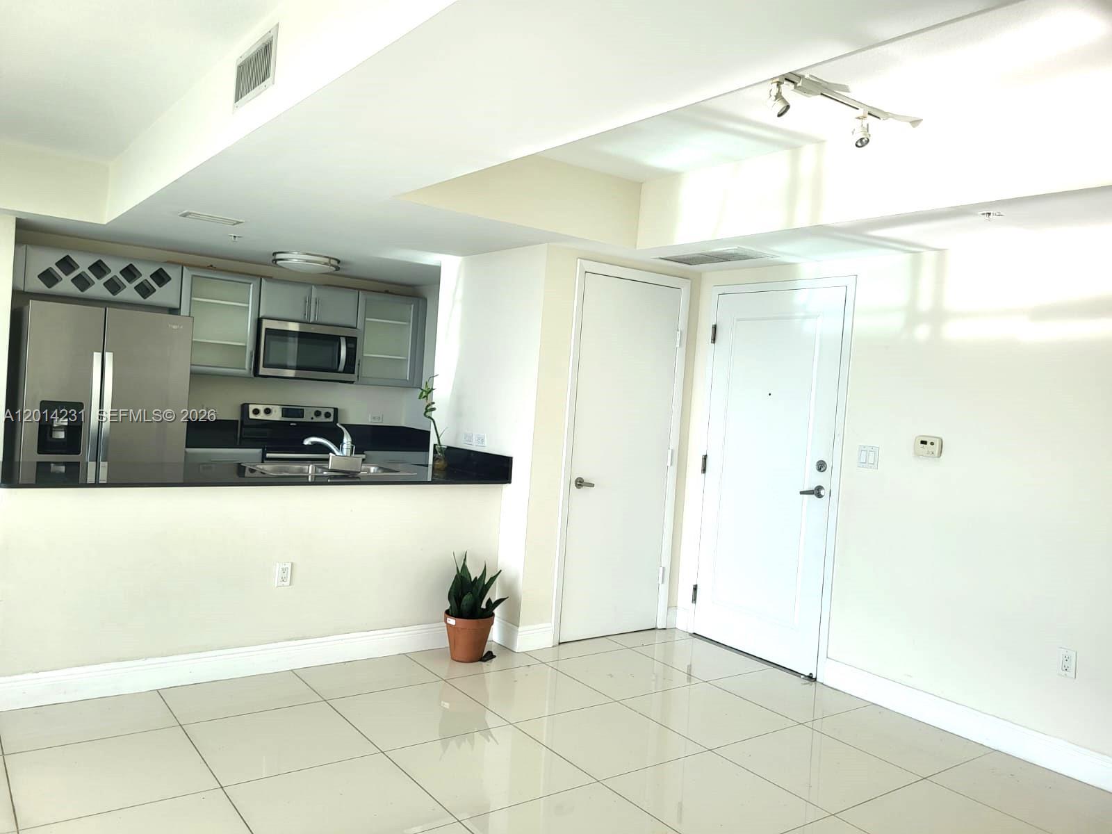 TERRAZAS RIVERPARK VILLAG - Residential Lease