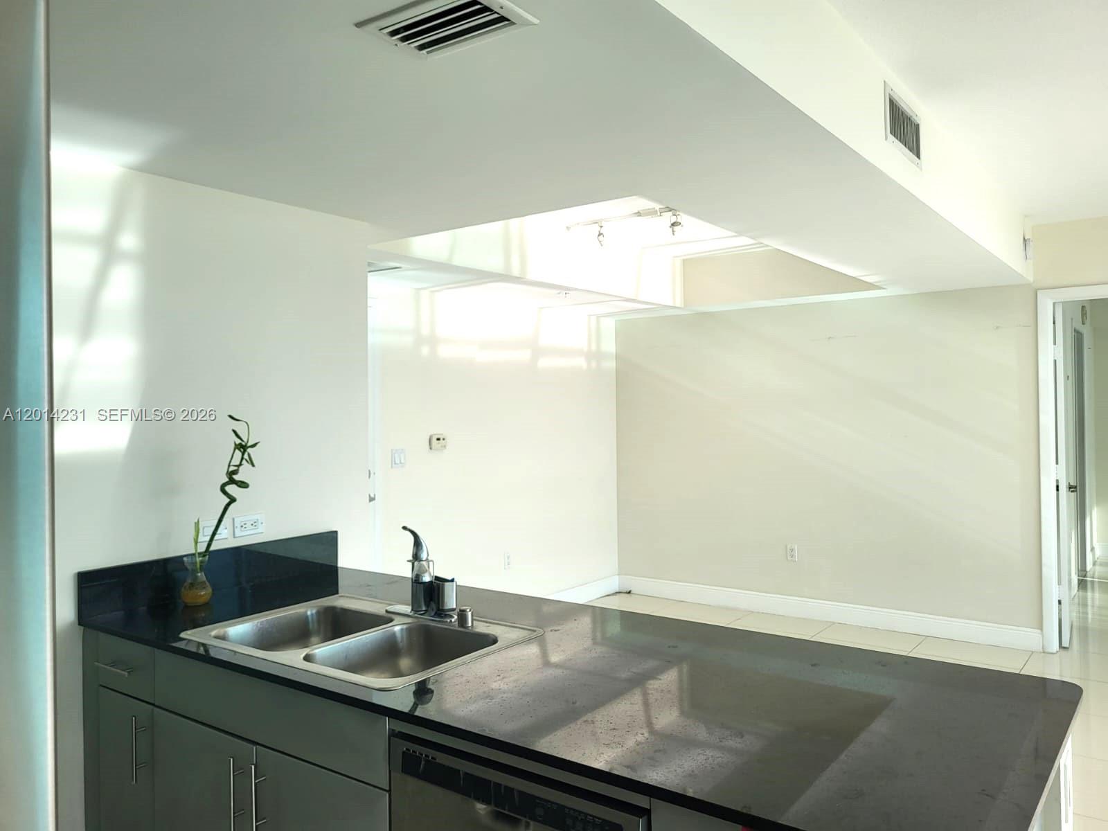 TERRAZAS RIVERPARK VILLAG - Residential Lease