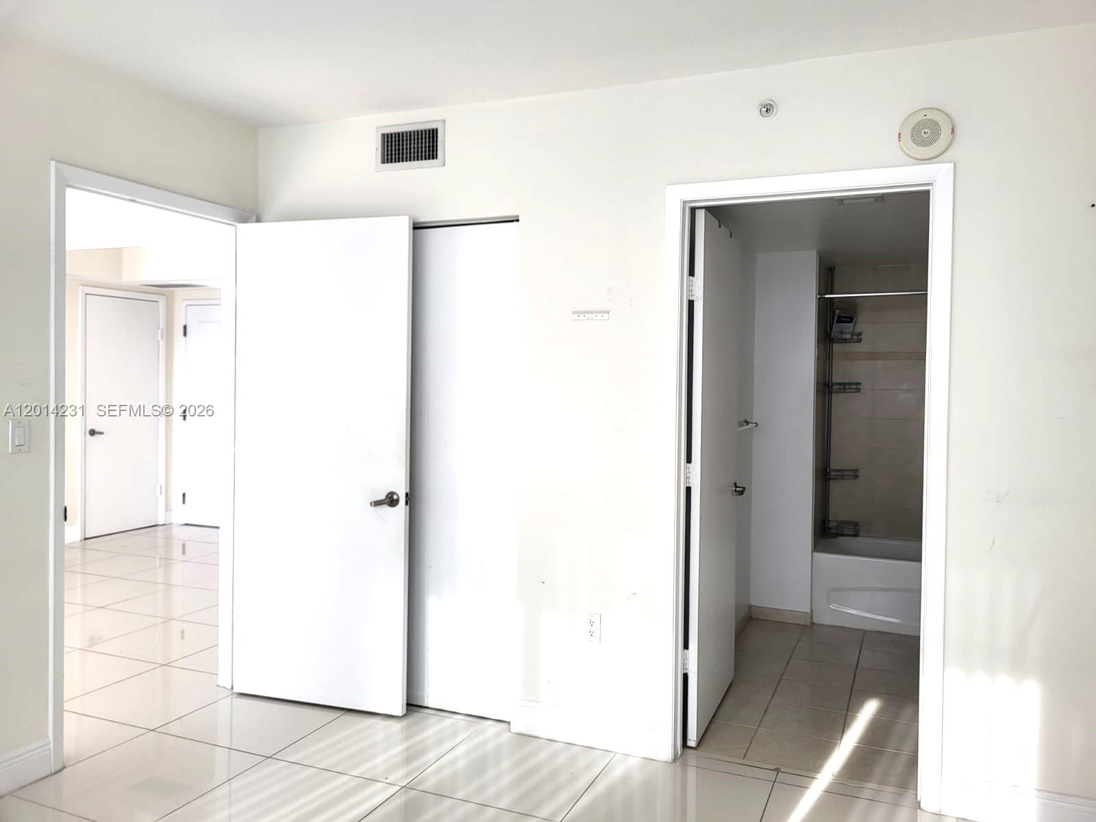 TERRAZAS RIVERPARK VILLAG - Residential Lease