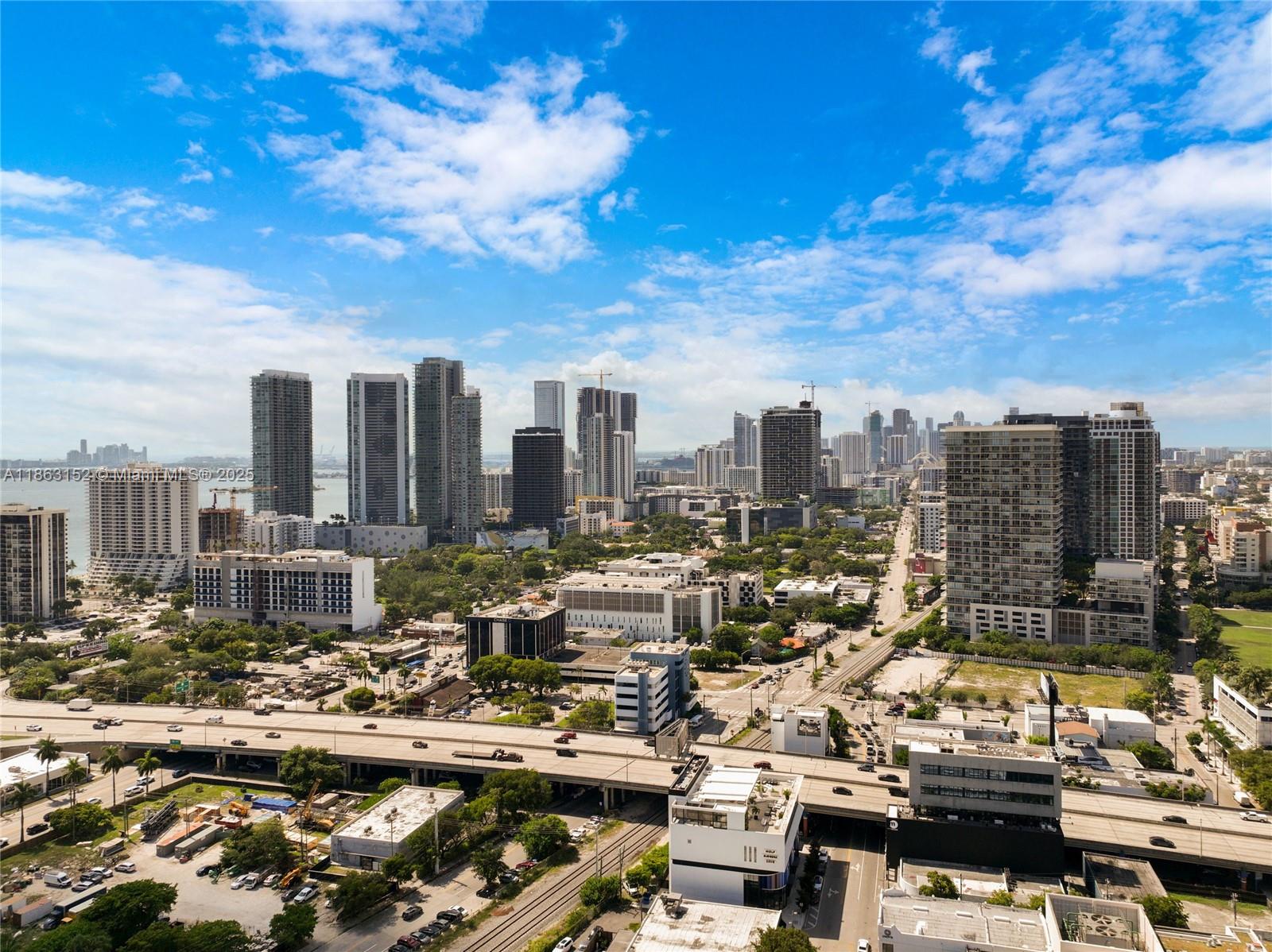 QUADRO CONDO - Residential