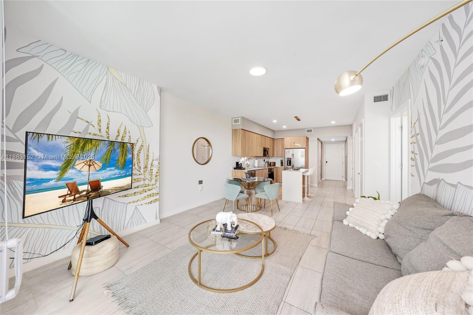 QUADRO CONDO - Residential