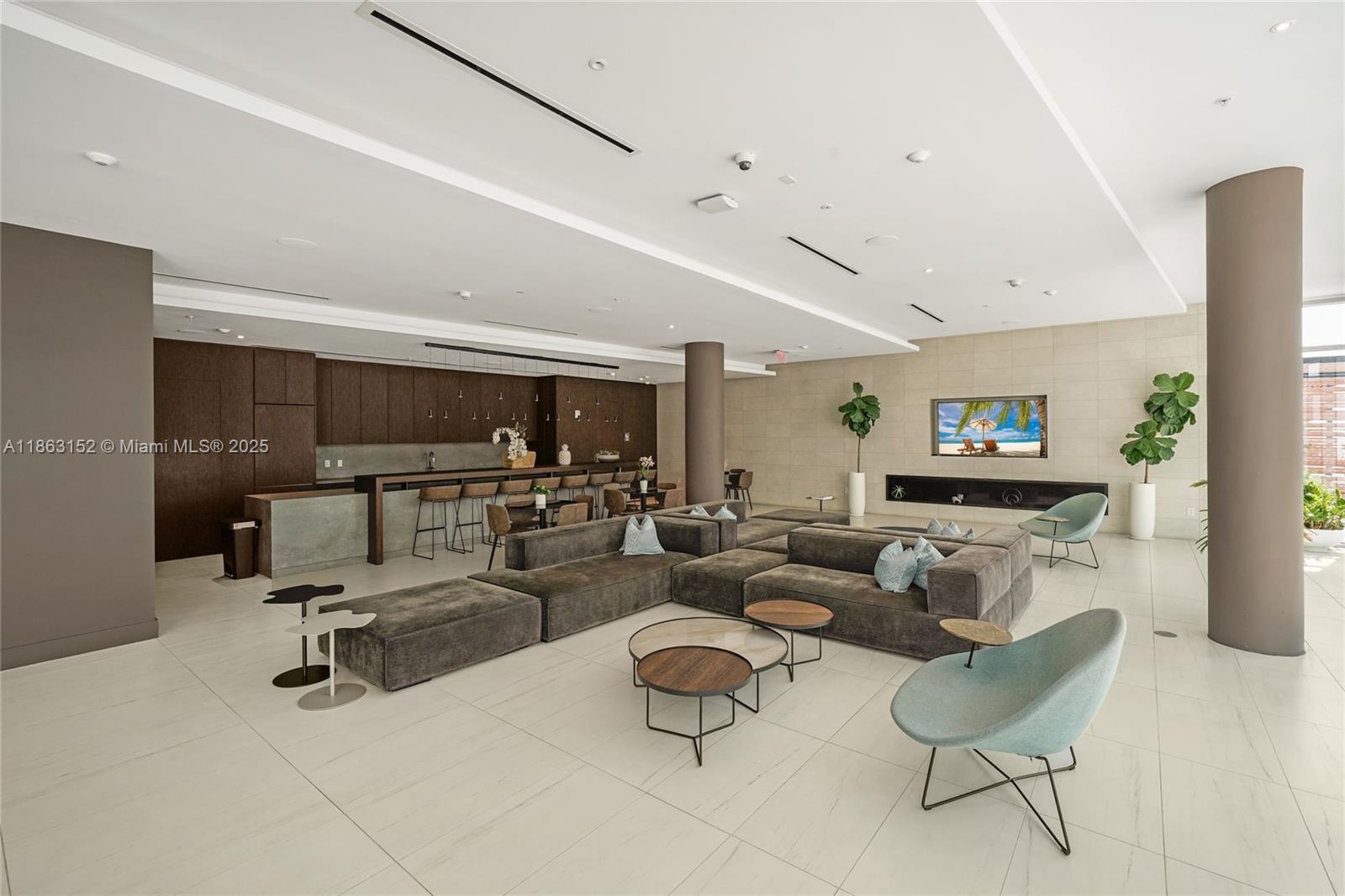 QUADRO CONDO - Residential