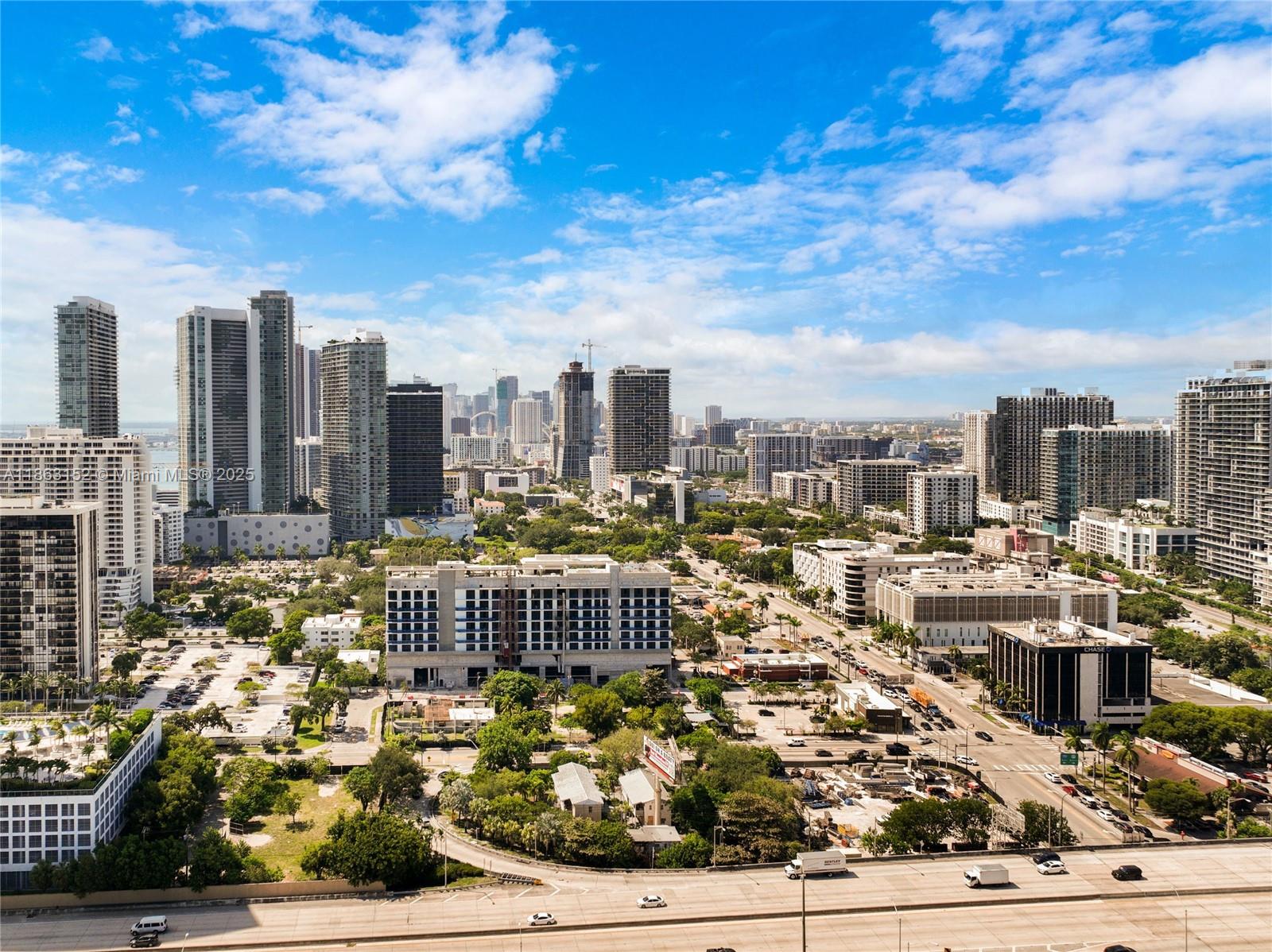 QUADRO CONDO - Residential