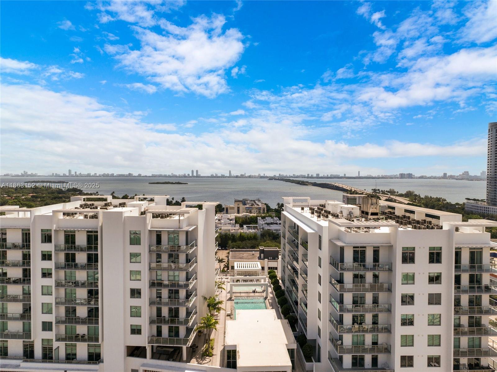 QUADRO CONDO - Residential