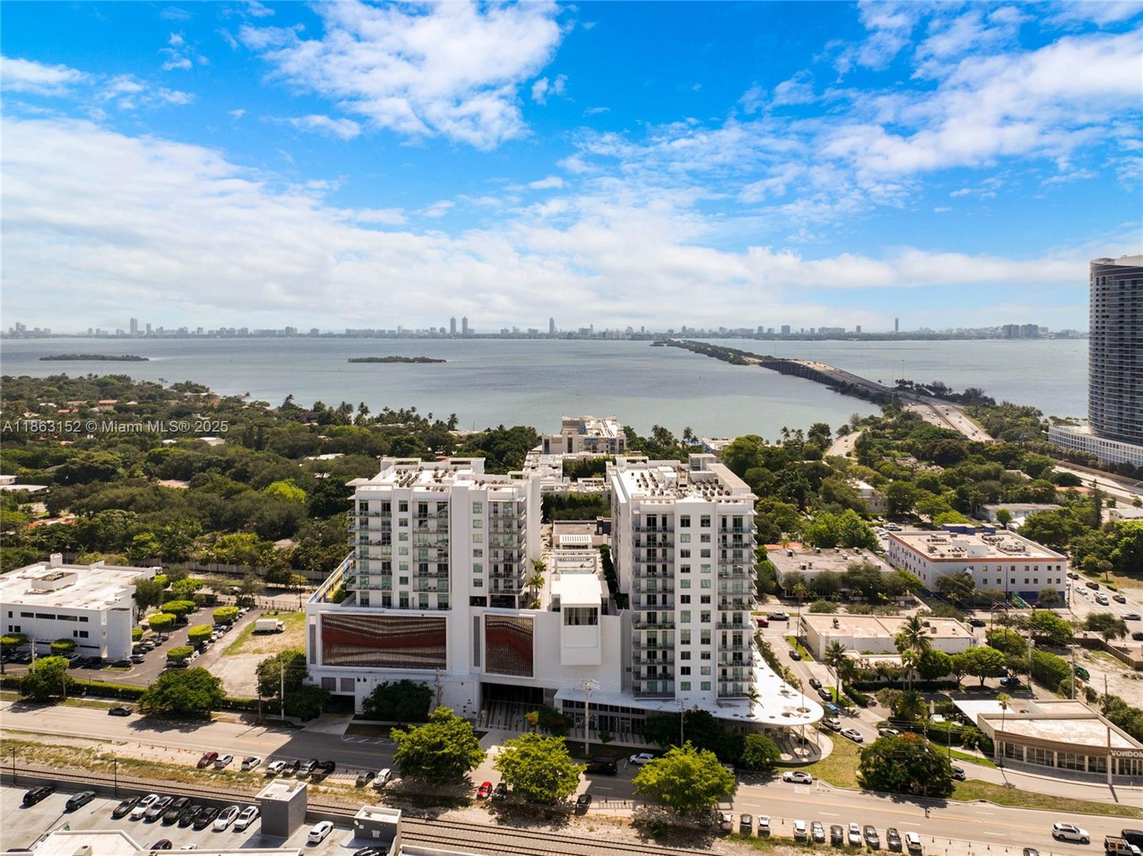 QUADRO CONDO - Residential