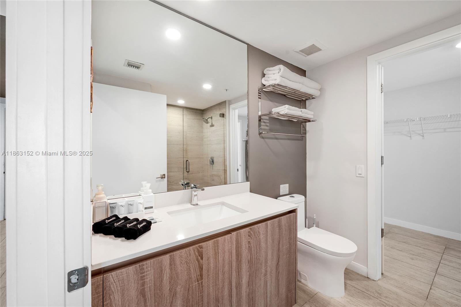 QUADRO CONDO - Residential