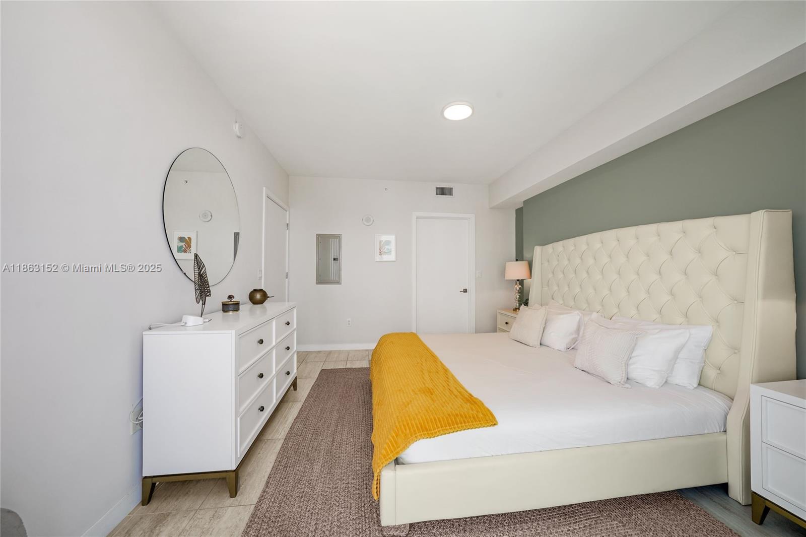 QUADRO CONDO - Residential