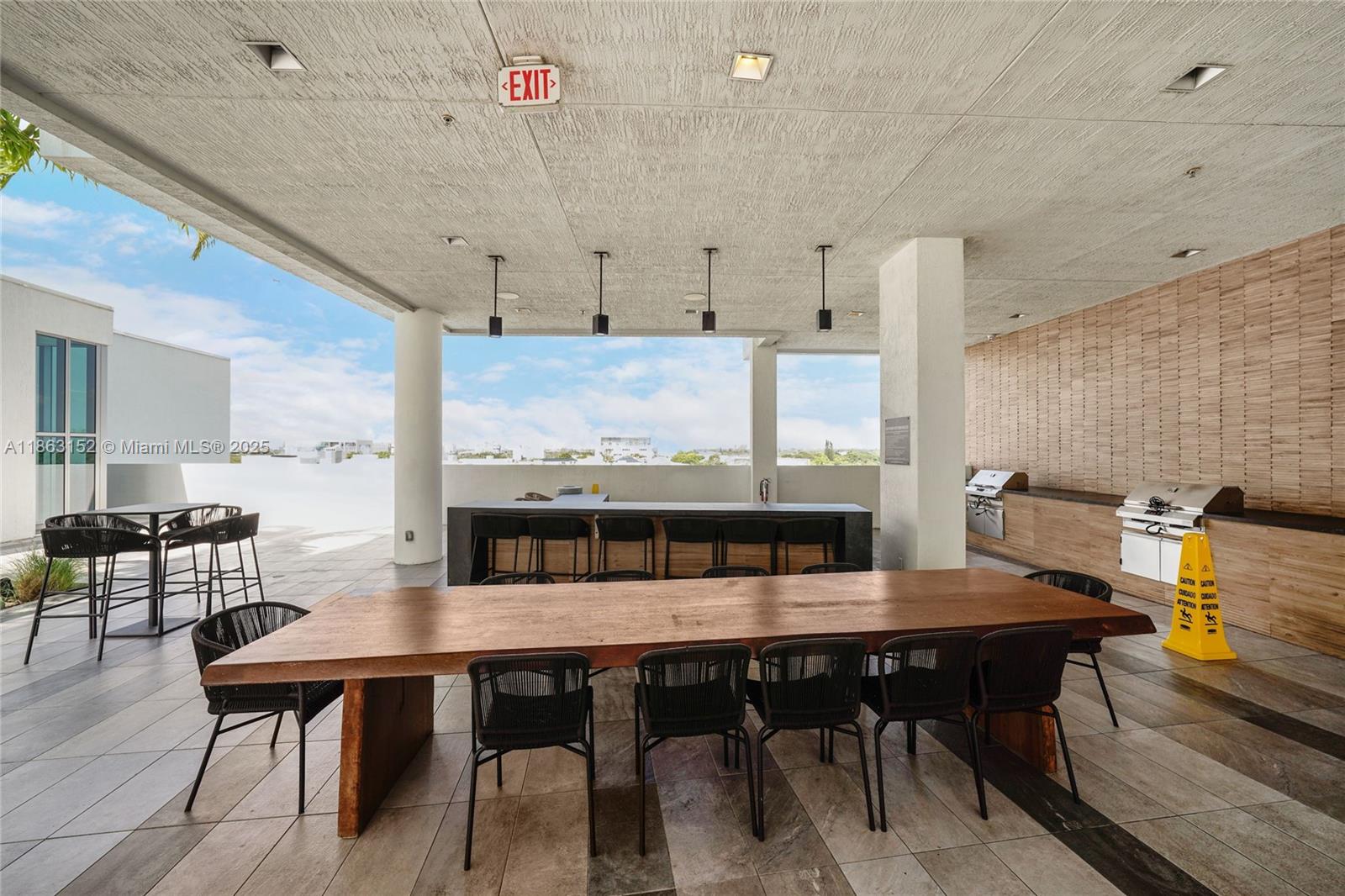 QUADRO CONDO - Residential