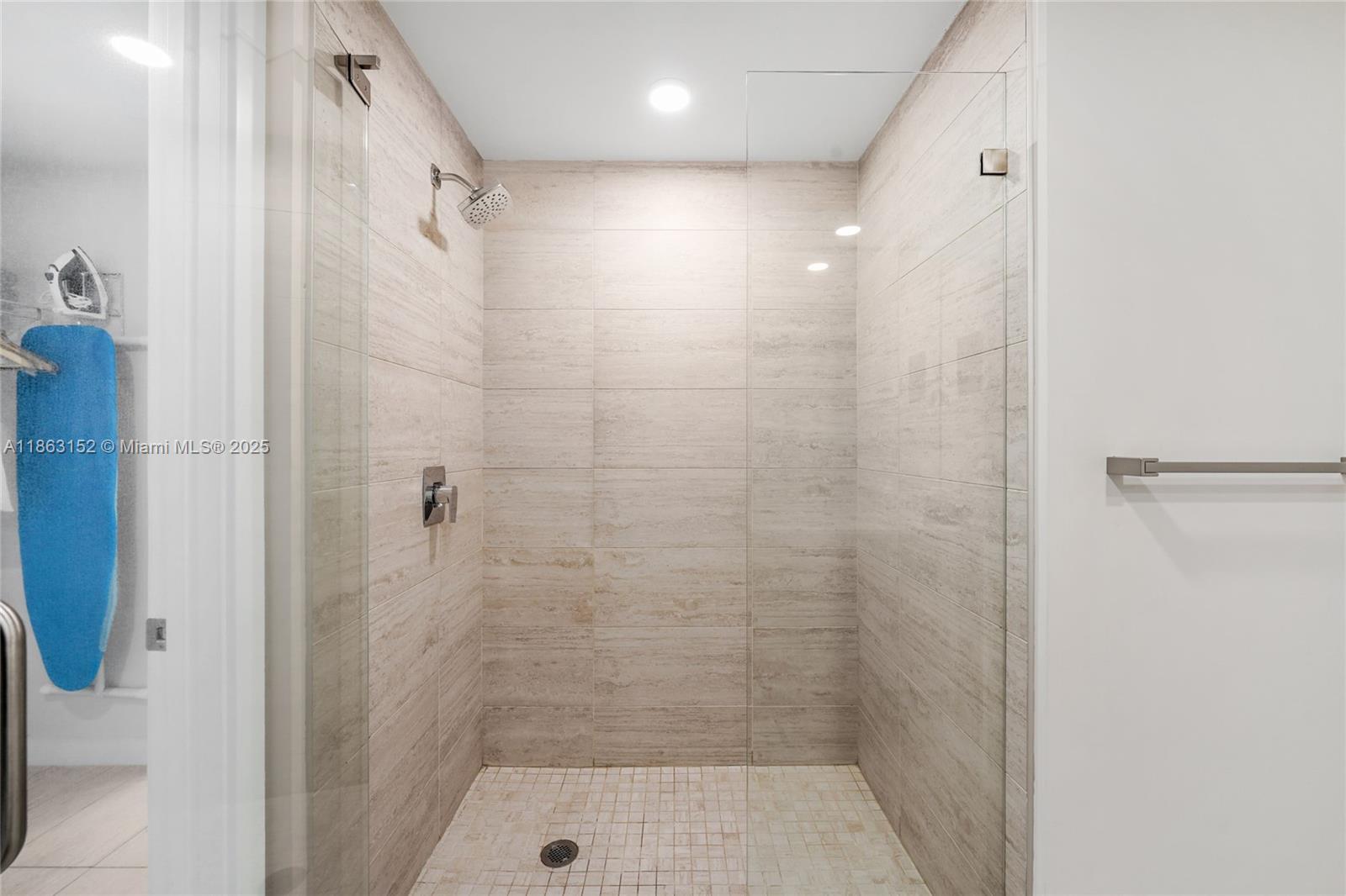 QUADRO CONDO - Residential