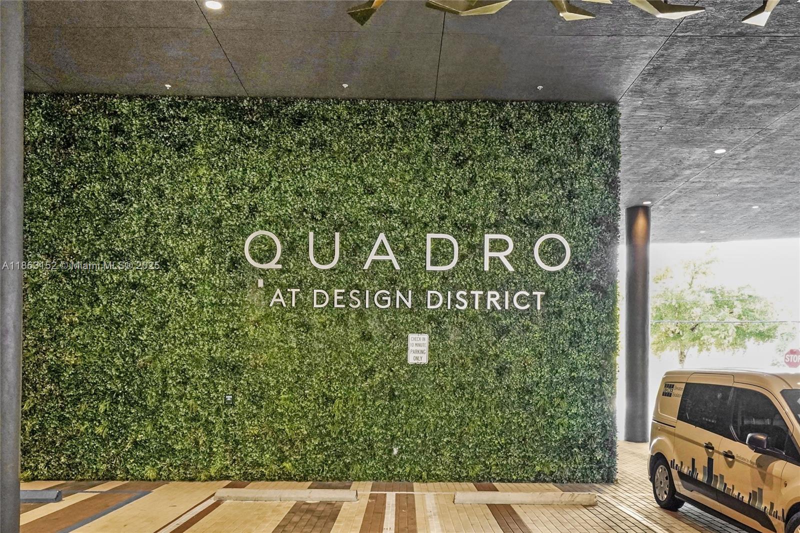 QUADRO CONDO - Residential