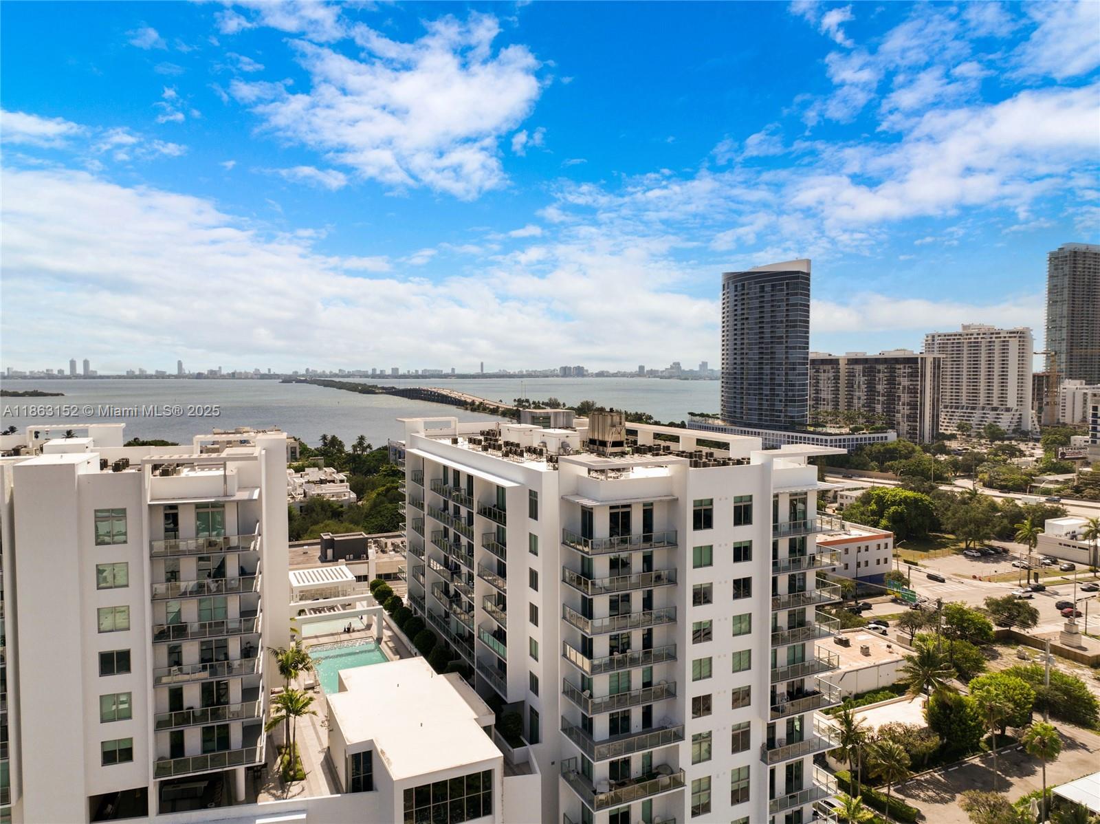 QUADRO CONDO - Residential