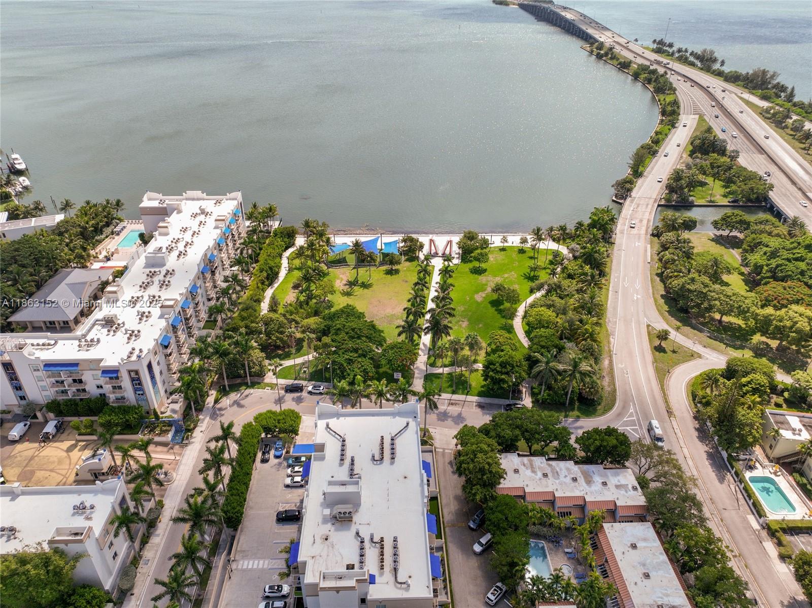 QUADRO CONDO - Residential