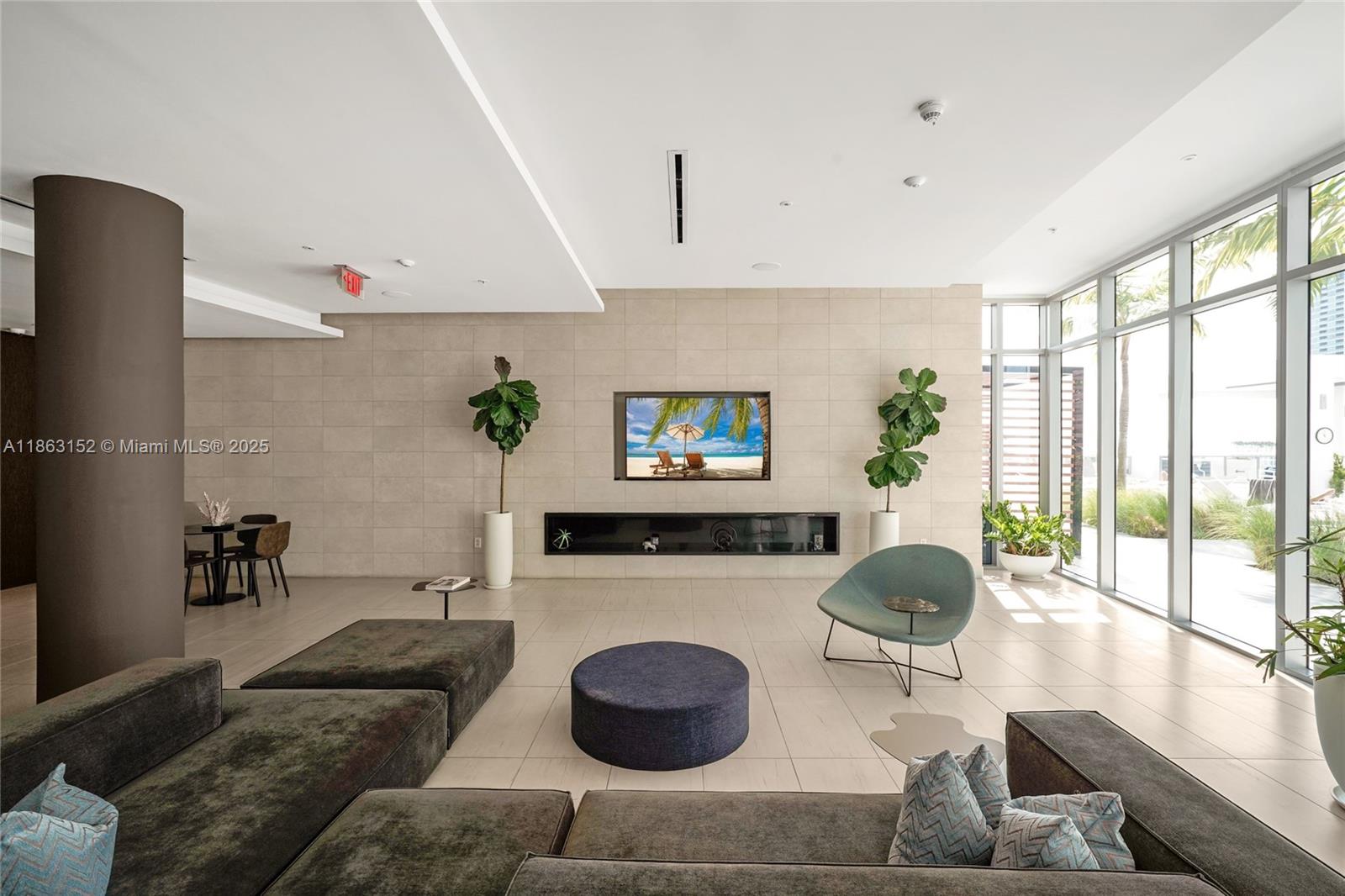 QUADRO CONDO - Residential