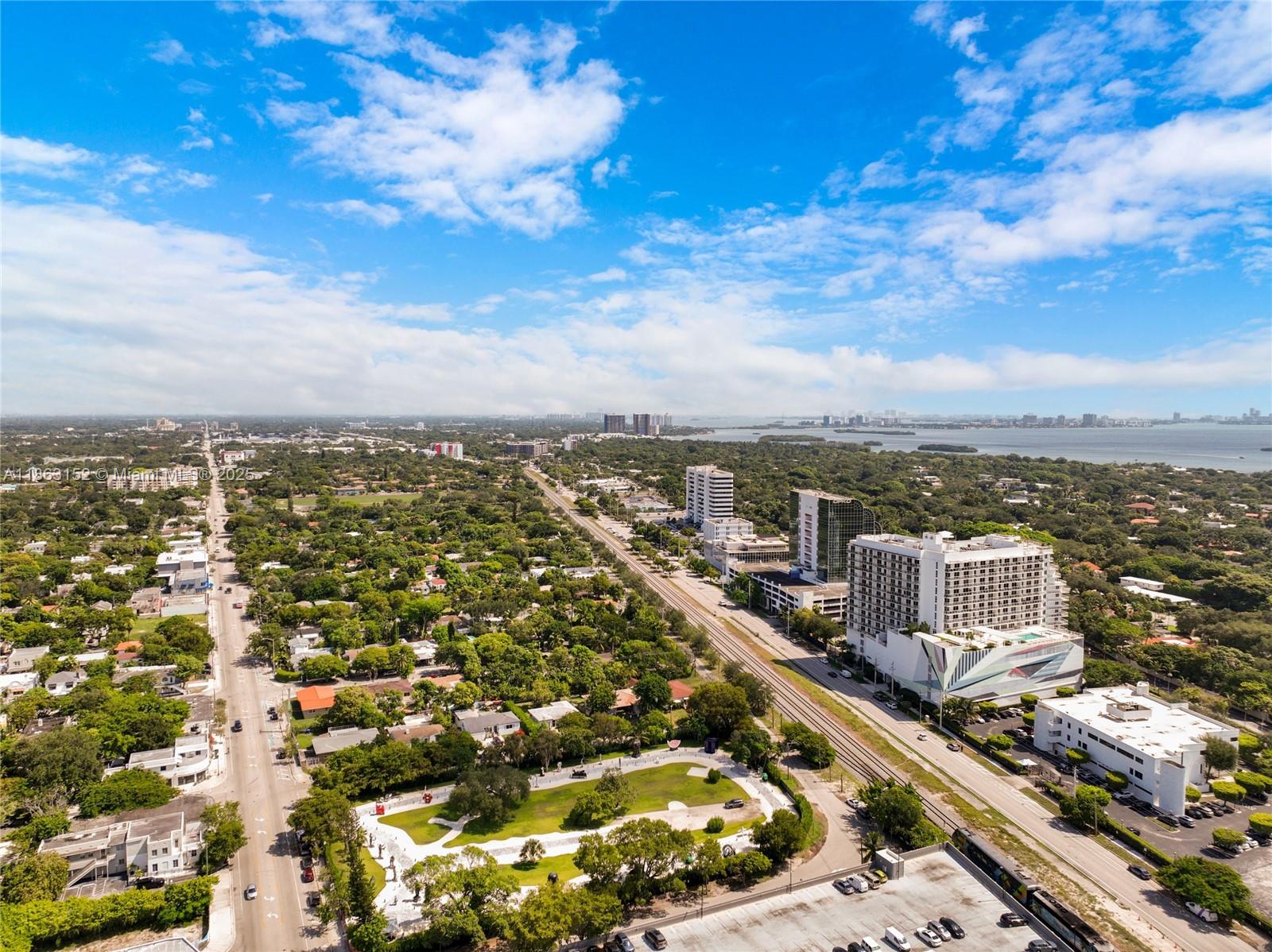 QUADRO CONDO - Residential