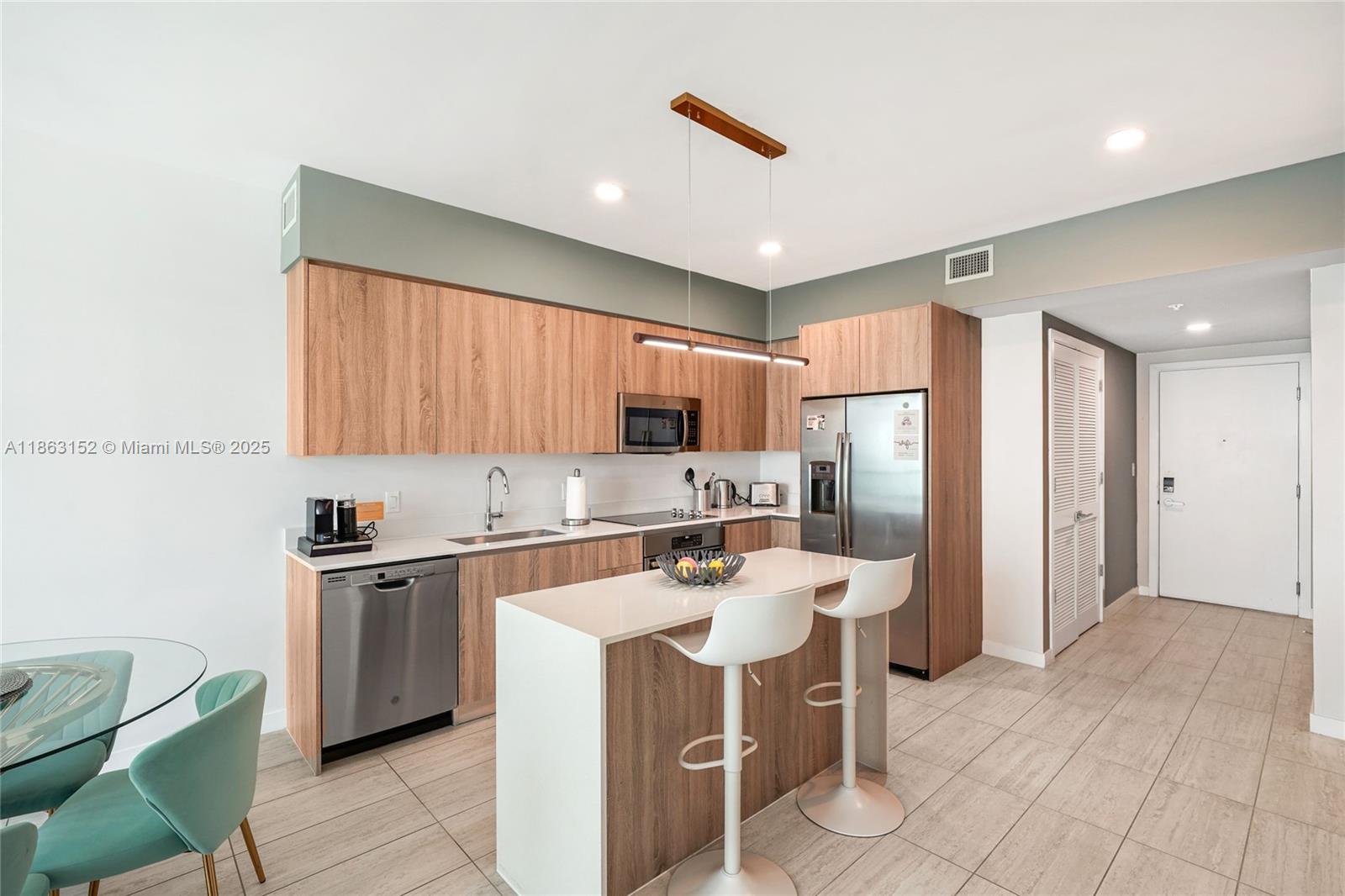 QUADRO CONDO - Residential