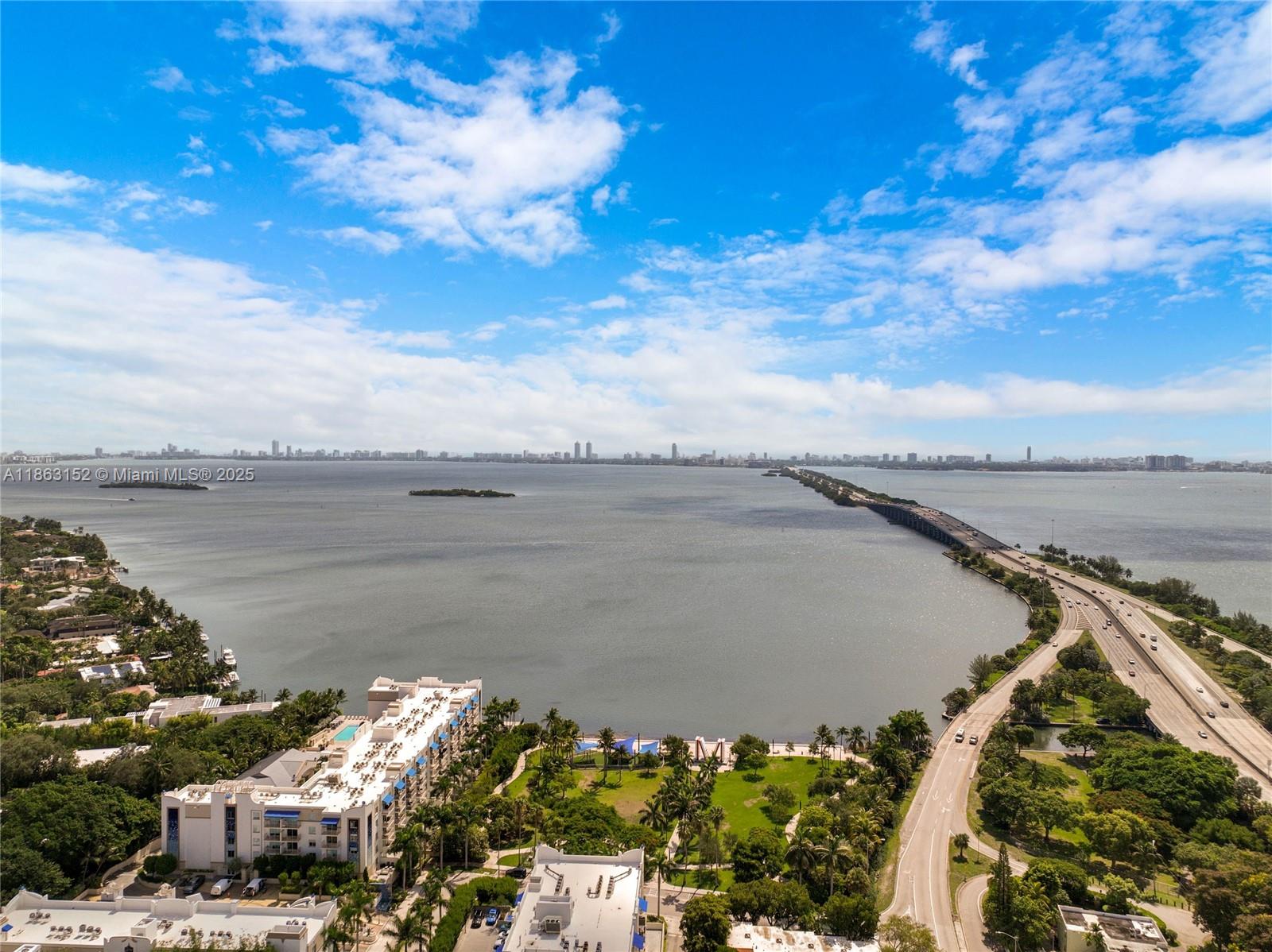 QUADRO CONDO - Residential