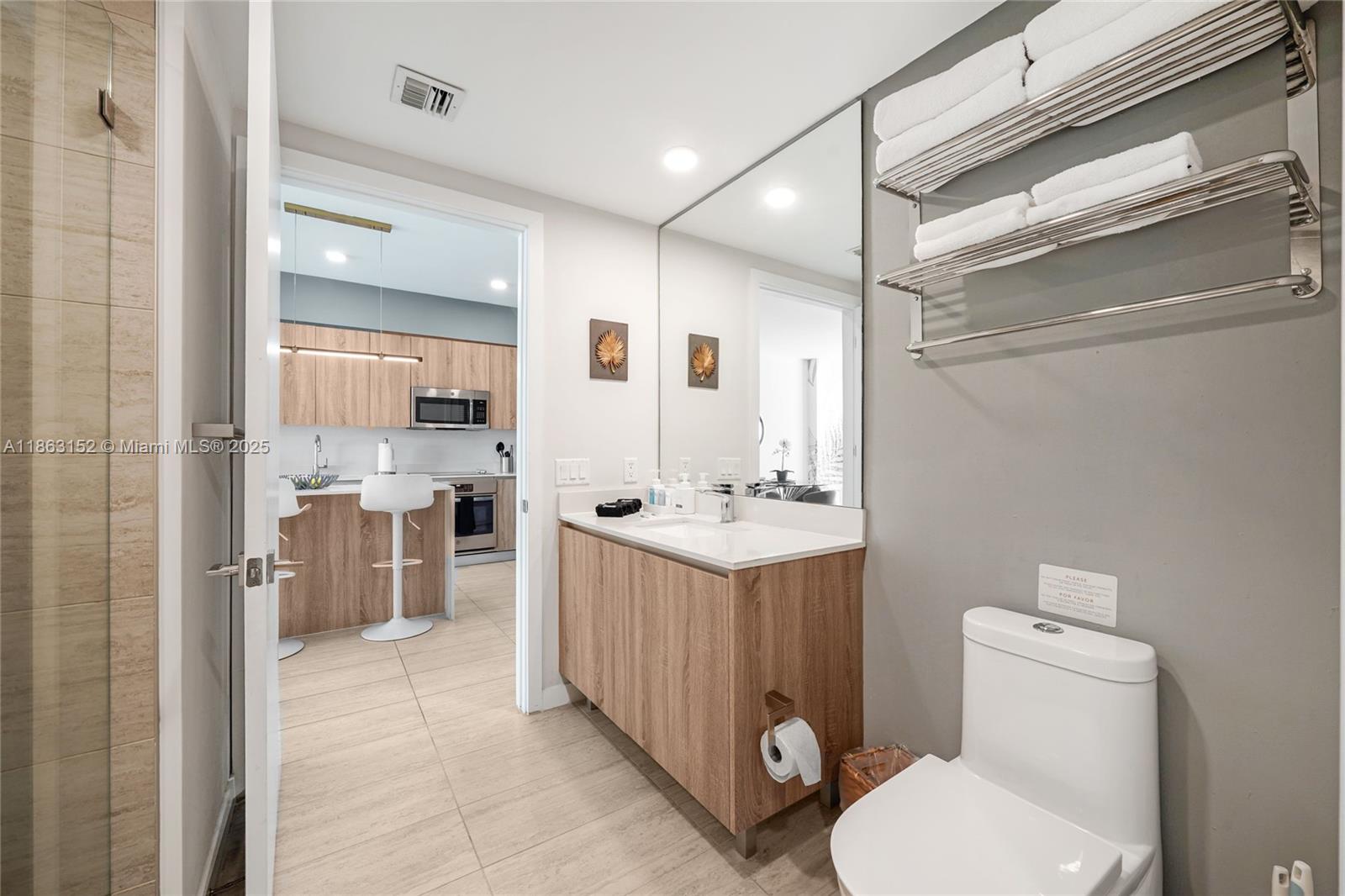 QUADRO CONDO - Residential