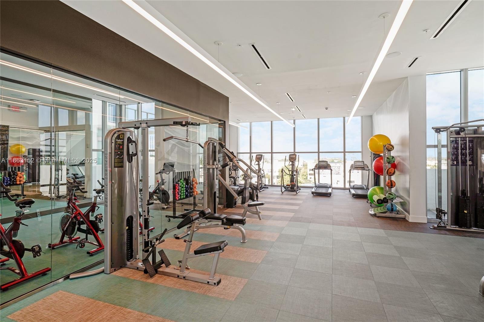 QUADRO CONDO - Residential