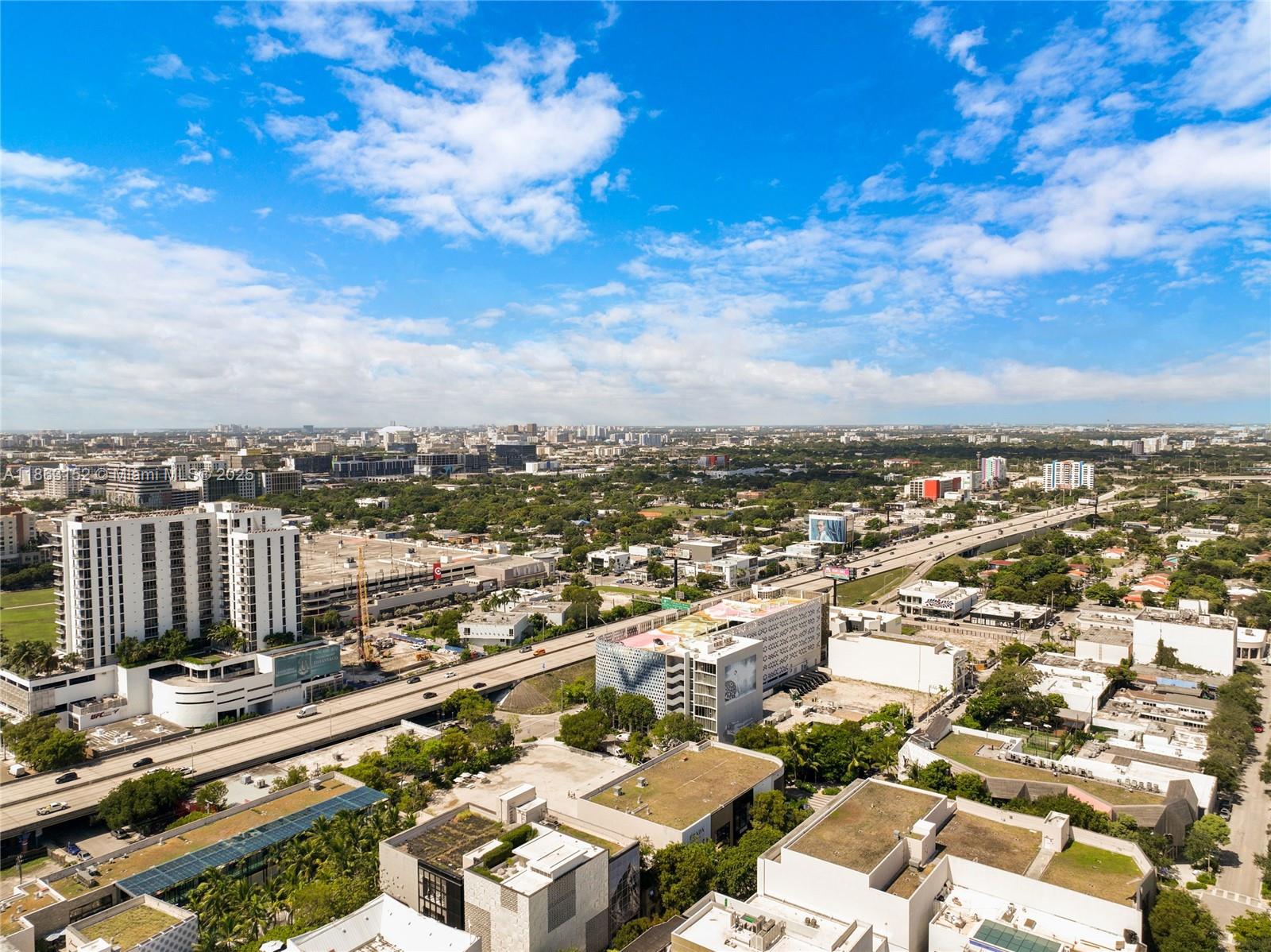 QUADRO CONDO - Residential