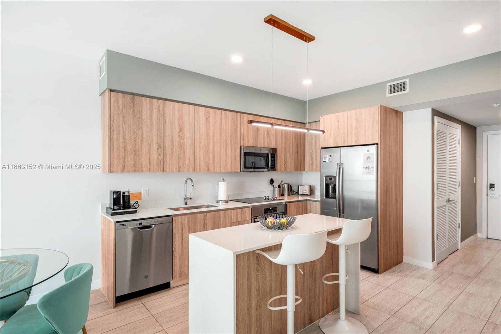 QUADRO CONDO - Residential