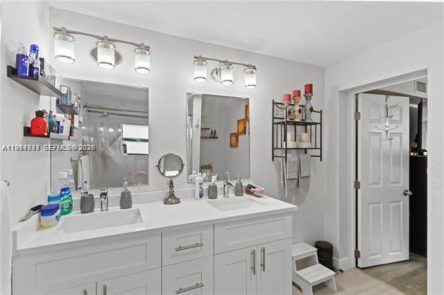 HOLLYWOOD HIGHLANDS PARK - Residential