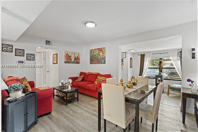 HOLLYWOOD HIGHLANDS PARK - Residential