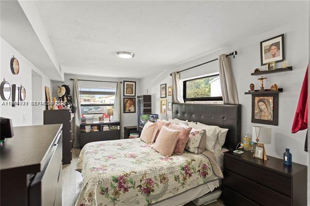 HOLLYWOOD HIGHLANDS PARK - Residential