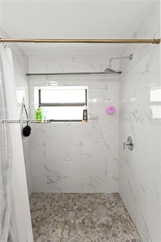 HOLLYWOOD HIGHLANDS PARK - Residential