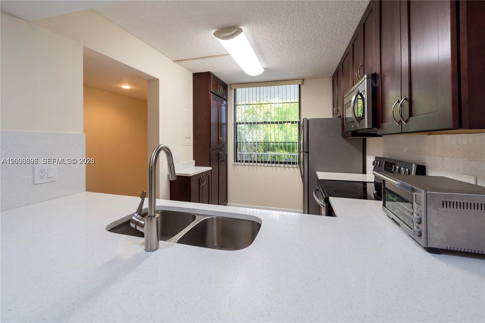 CONDO 15 OF WHITEHALL CON - Residential