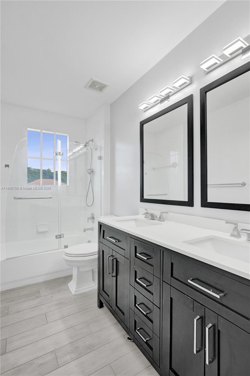SUNSET LAKES PLAT TWO - Residential