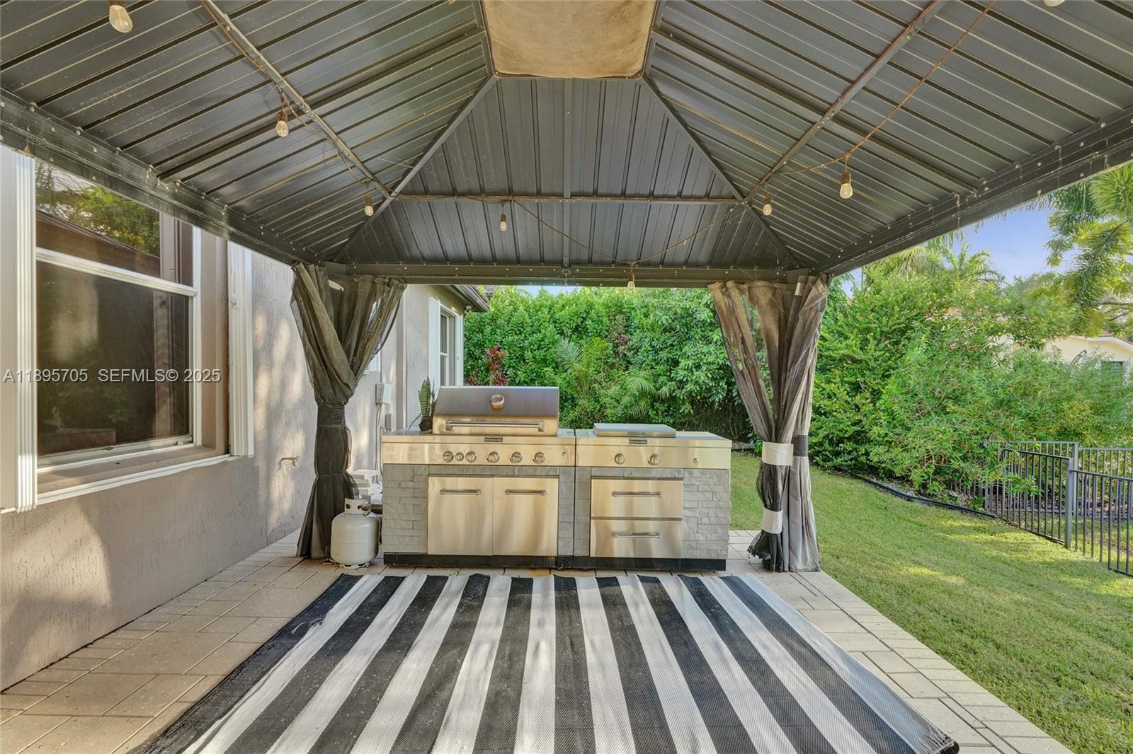 SUNSET LAKES PLAT TWO - Residential