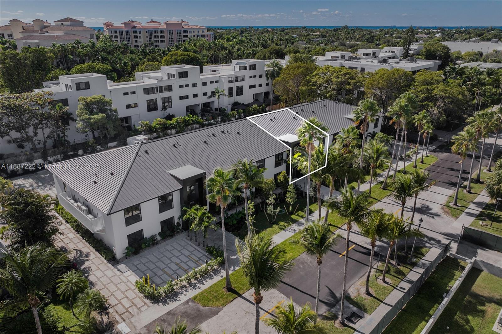 KEY CASSA CONDOMINIUMS - Residential