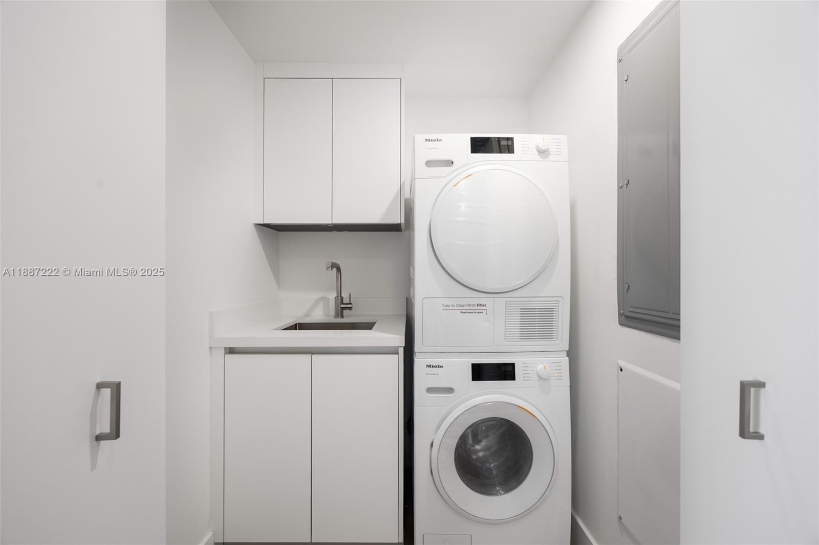 KEY CASSA CONDOMINIUMS - Residential
