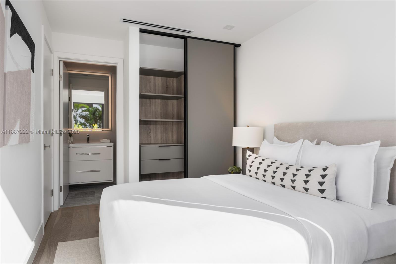 KEY CASSA CONDOMINIUMS - Residential