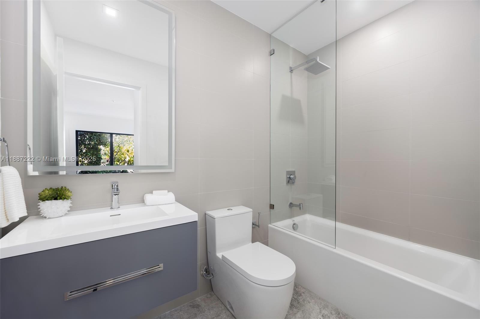 KEY CASSA CONDOMINIUMS - Residential