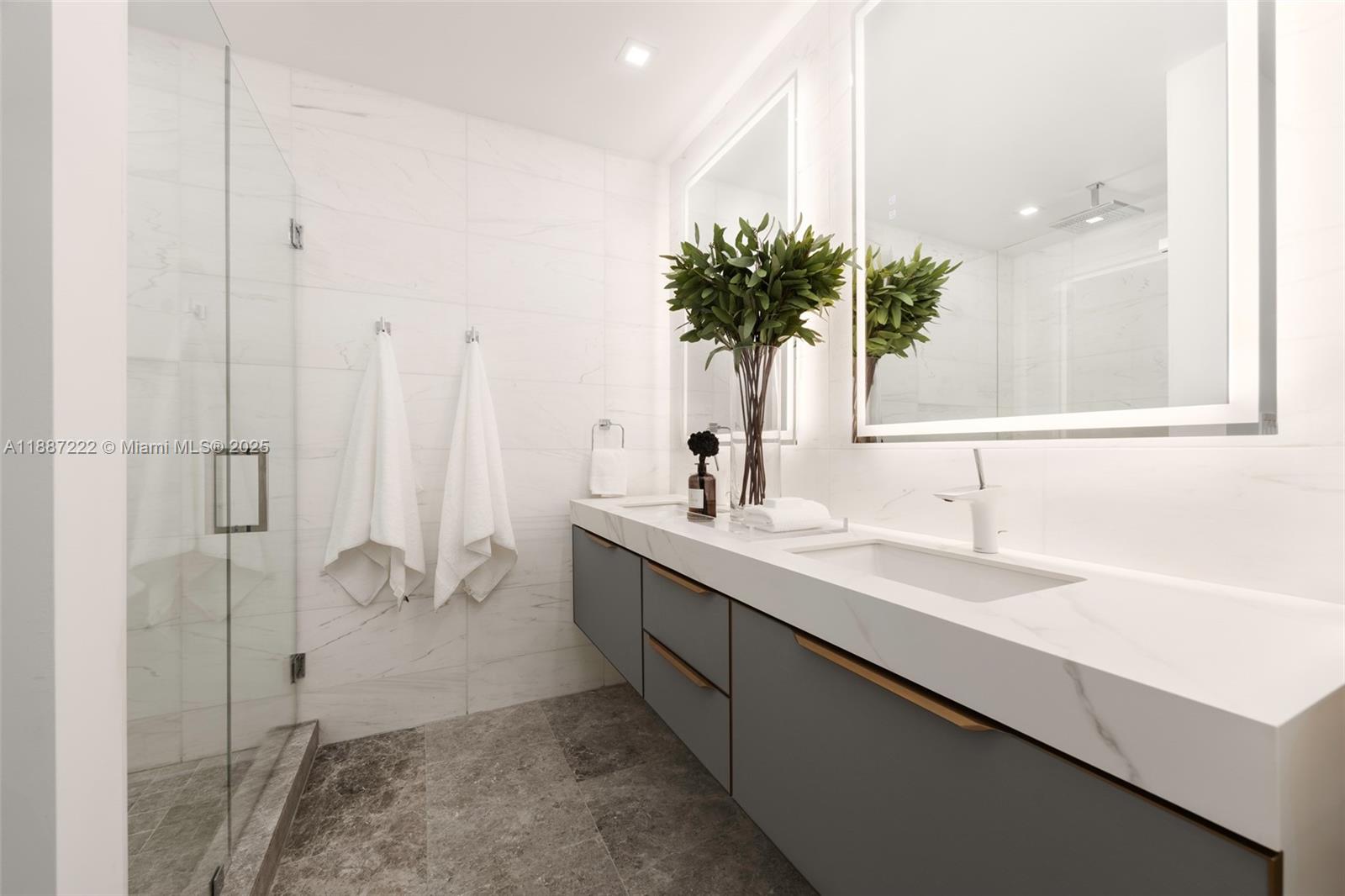 KEY CASSA CONDOMINIUMS - Residential