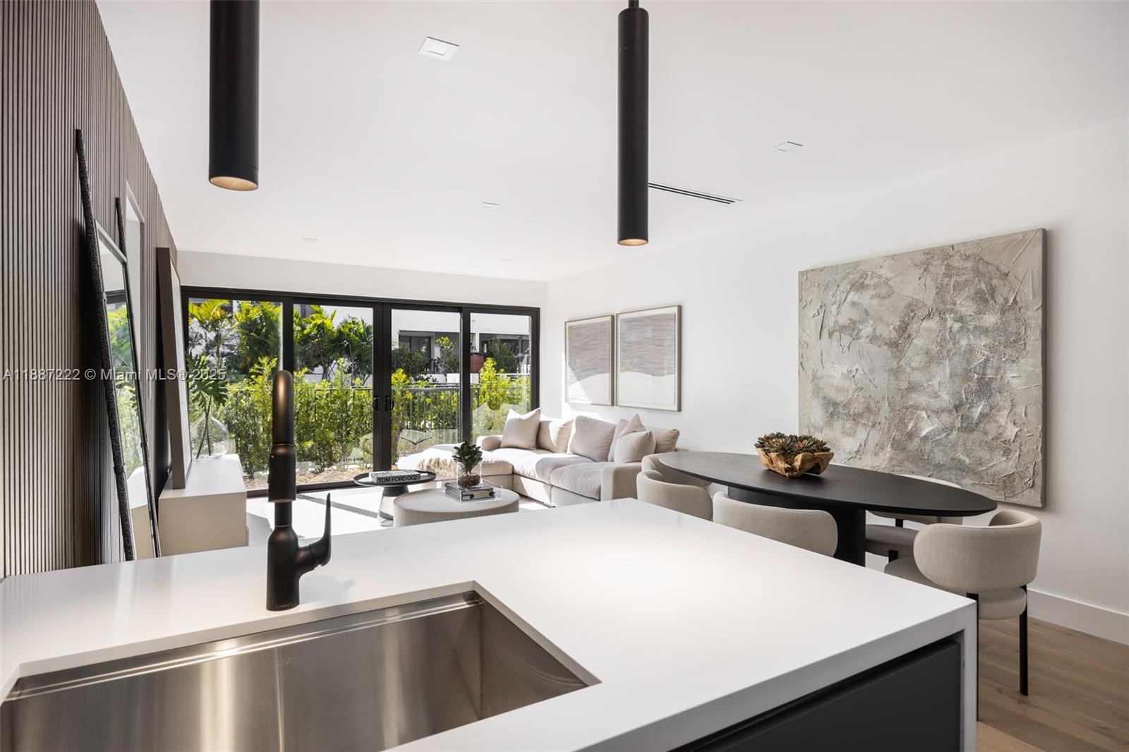 KEY CASSA CONDOMINIUMS - Residential