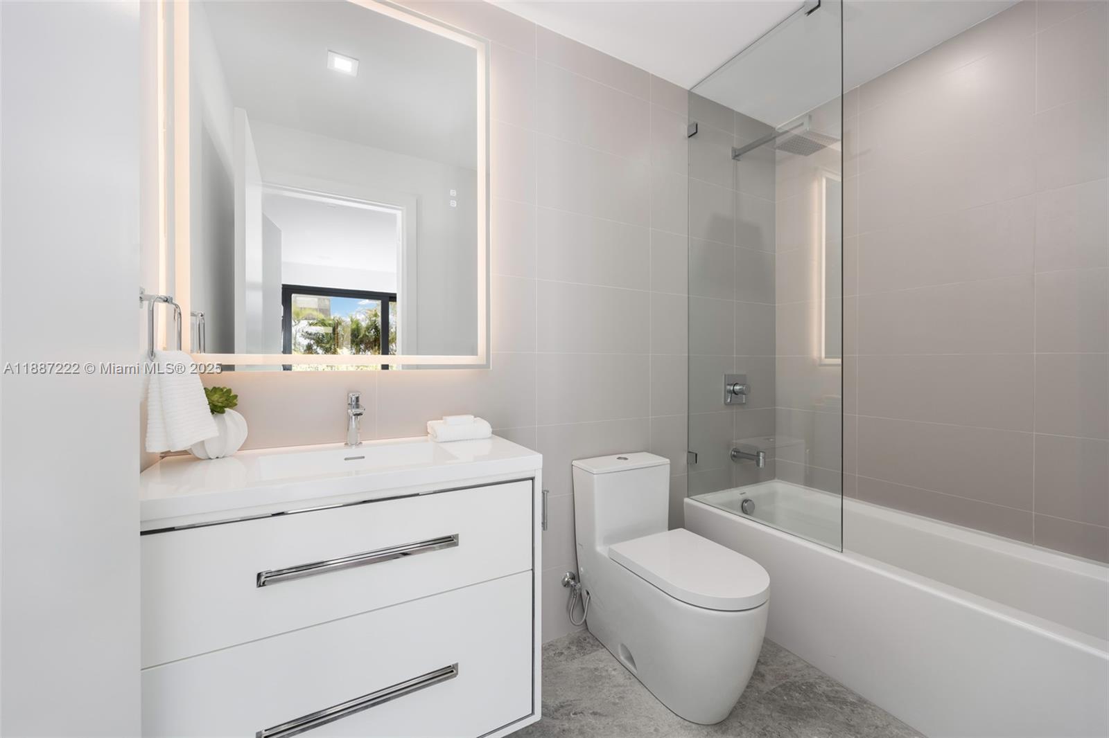KEY CASSA CONDOMINIUMS - Residential