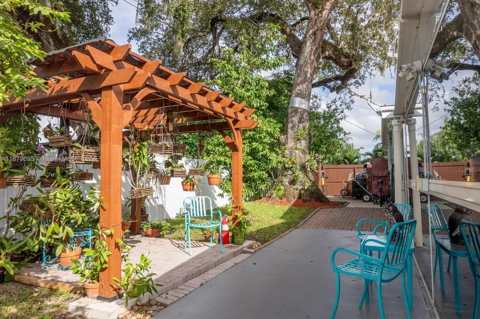 DRIFTWOOD PLAZA NO 3 - Residential
