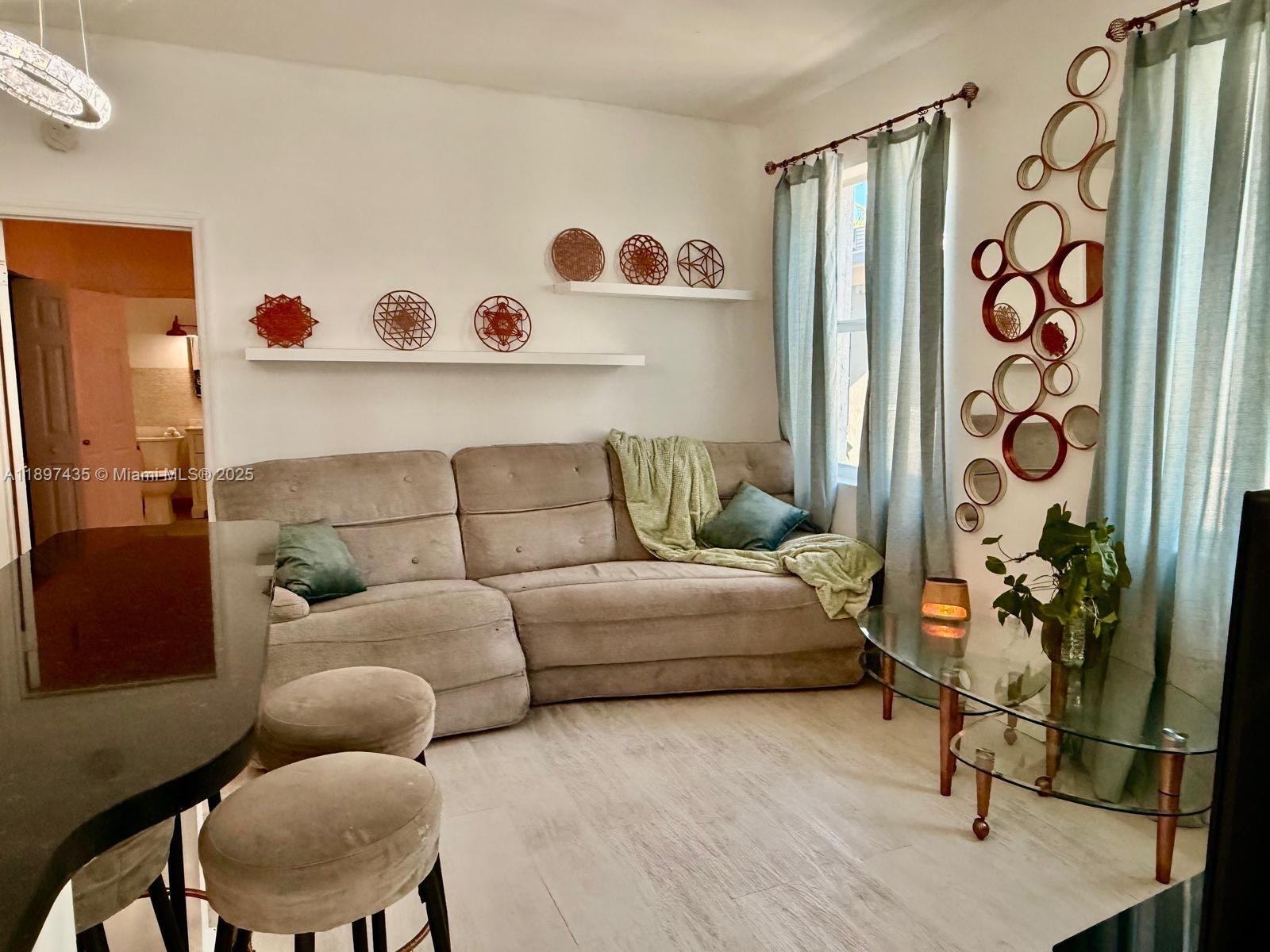 1342 Drexel Ave 206